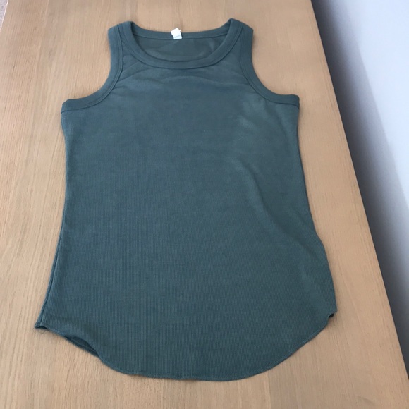VICI | Curved Hem Ribbed Tank - Picture 3 of 4
